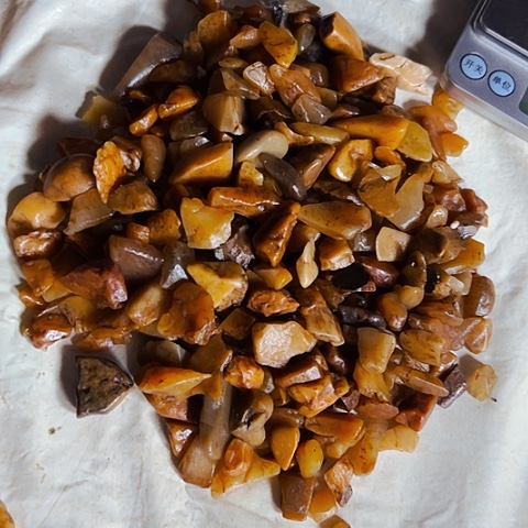 田黄石襄**人田黄石原石籽料