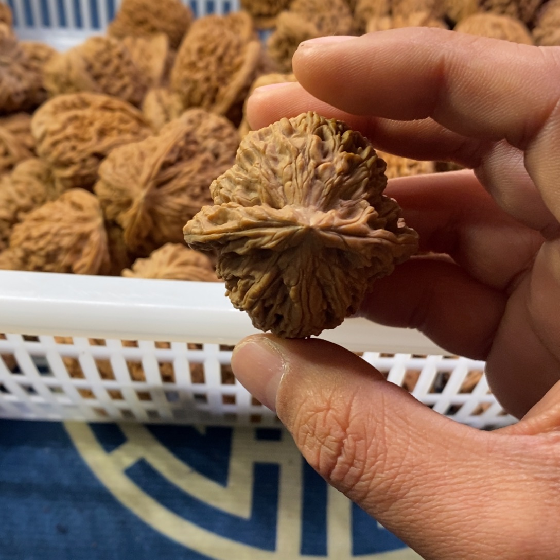 鸿***吊坠文玩核桃南疆