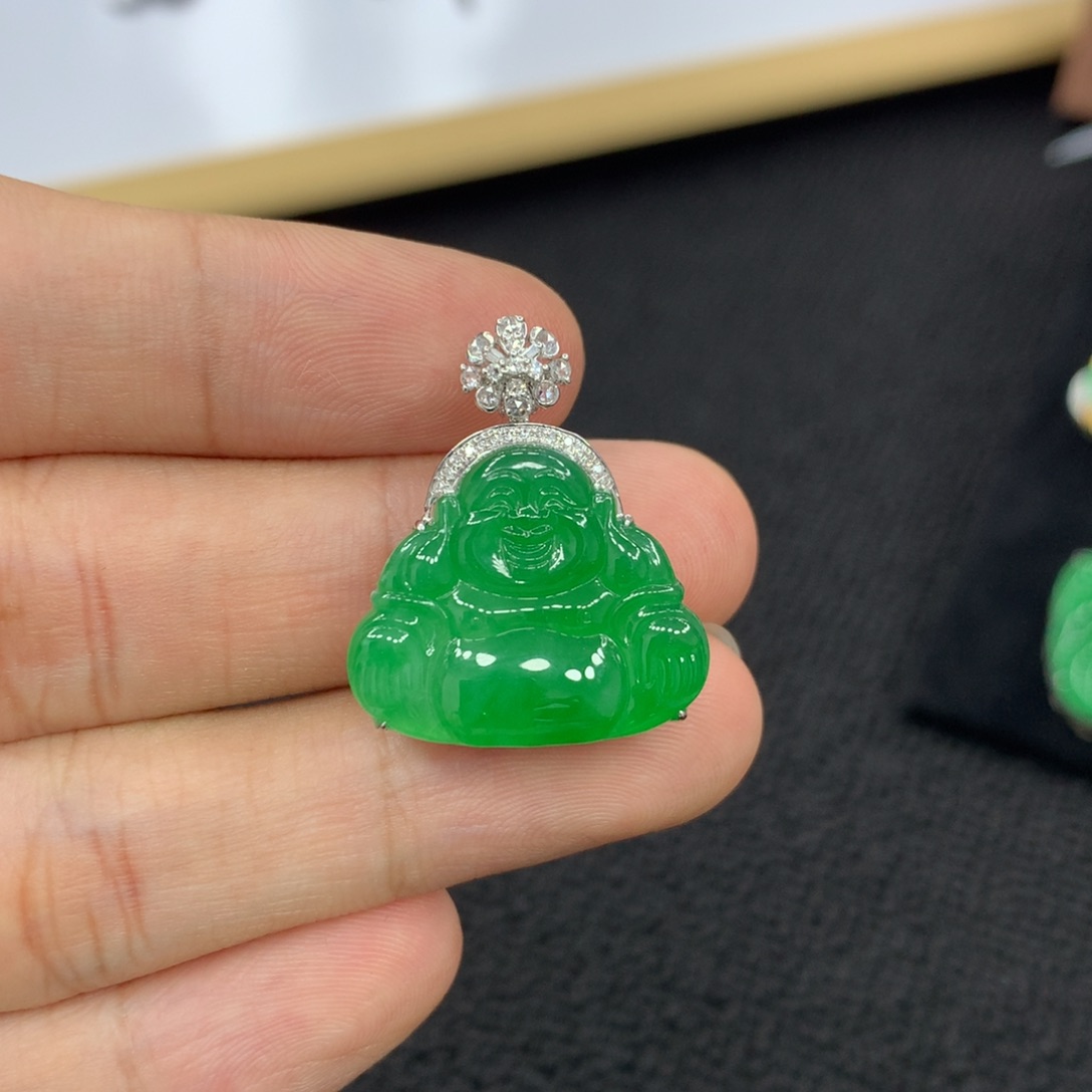 颈饰18K金镶嵌翡翠佛公