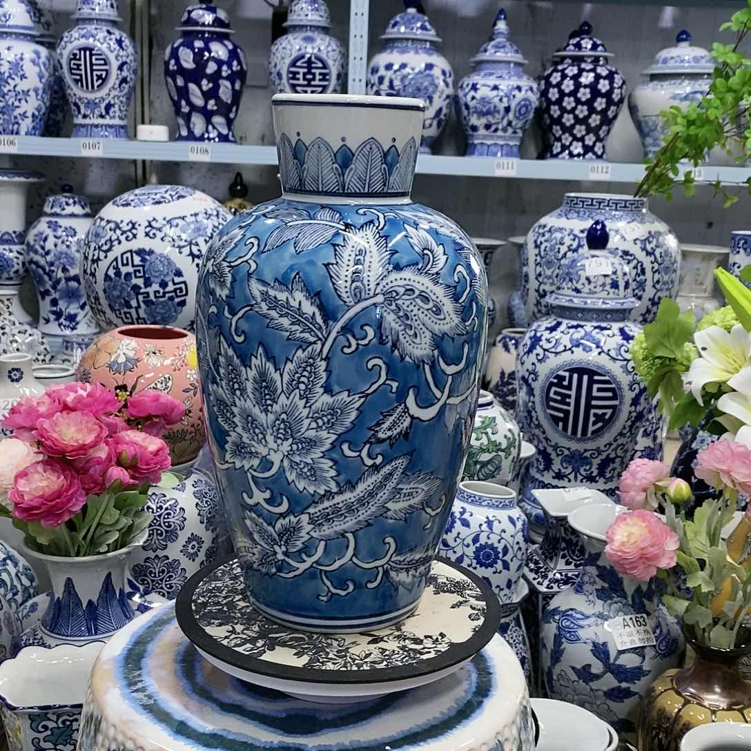 【闪购商品】摆件缠枝莲花瓶瓷器摆件……………………