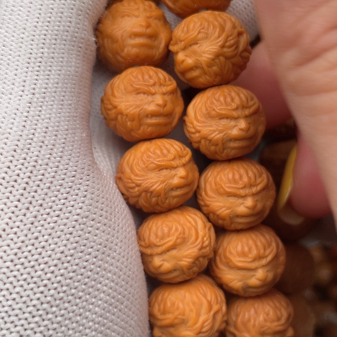 朋***哭猴头核桃吊坠大圣