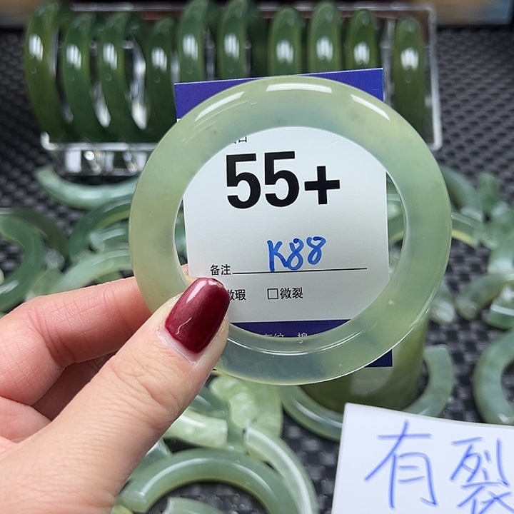 蛇纹石玉手镯未镶嵌