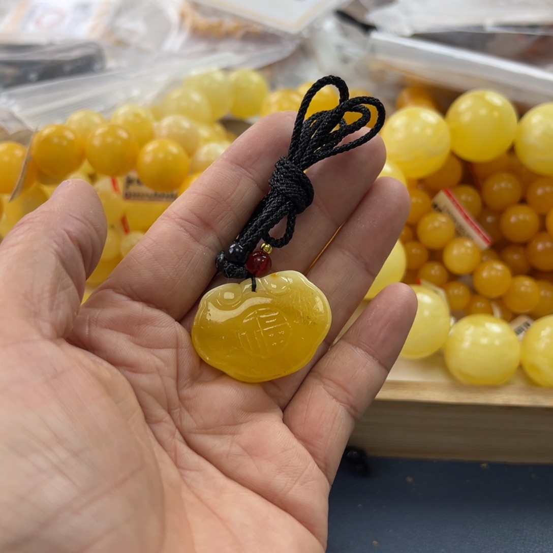 未镶嵌琥珀珠宝奇石
