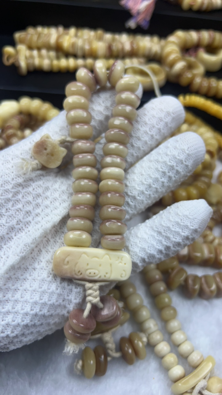 驼骨天然老型手持三花雕刻带三通款