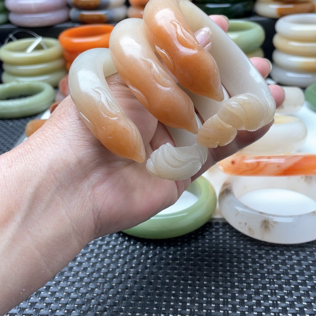 石英质玉手镯未镶嵌