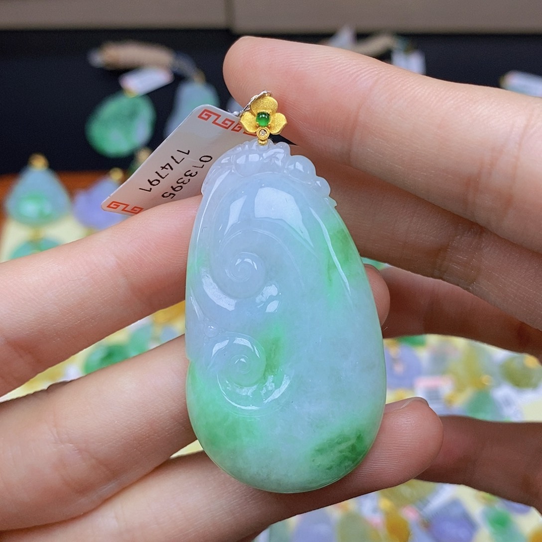 翡翠颈饰18K金镶嵌翡翠