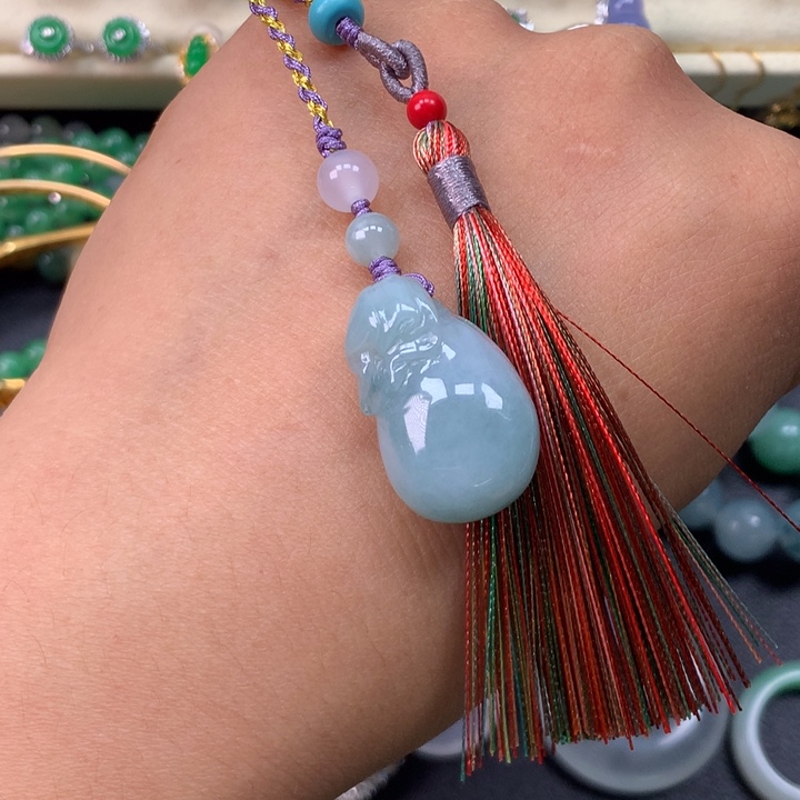 翡翠未镶嵌颈饰钱袋