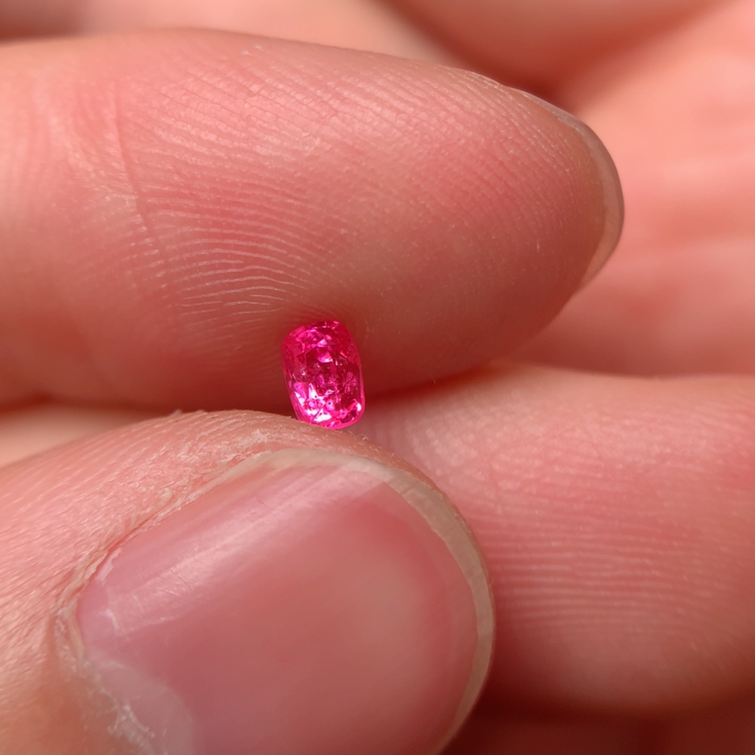 尖晶石裸石未镶嵌