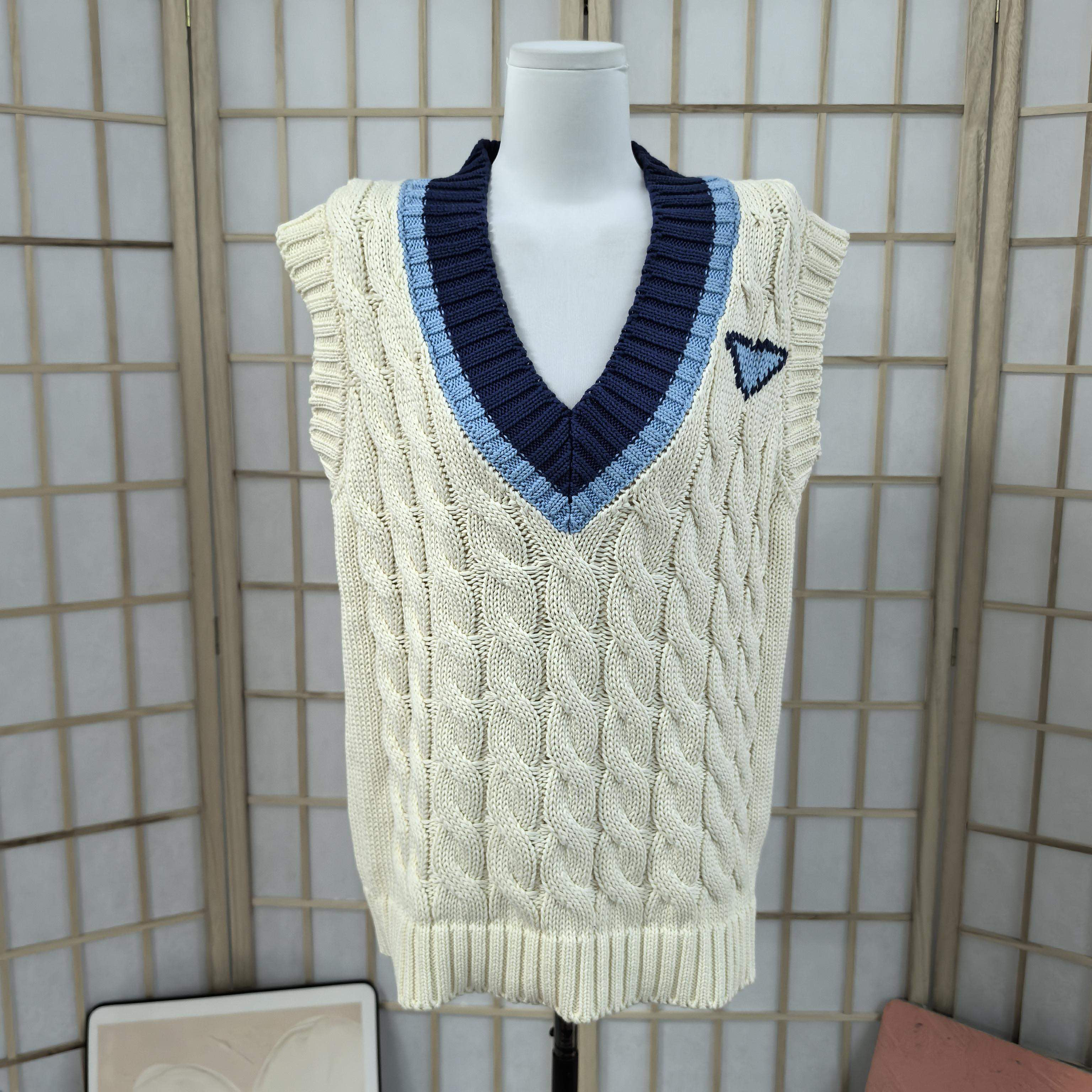 99新 Prada/普拉达 A10039 PRADA 白色马甲 40码 99新 肩宽50 