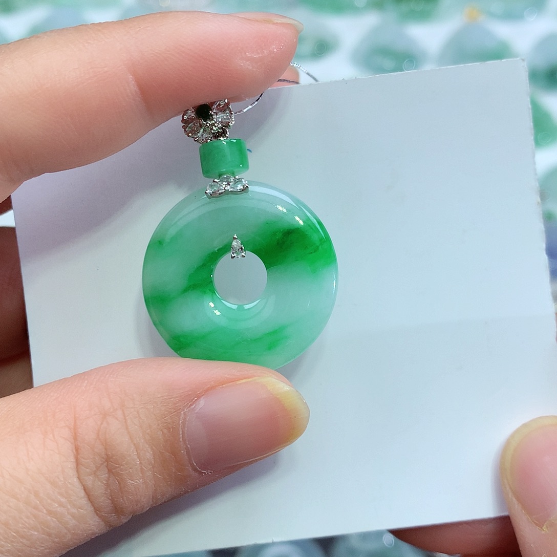 翡翠颈饰18K金镶嵌甜甜圈