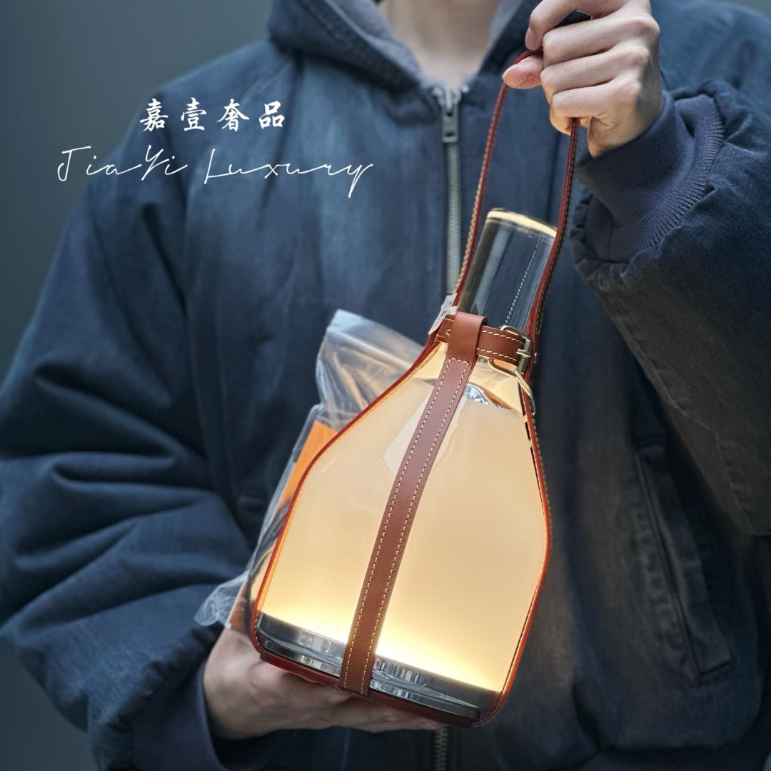 嘉壹/闲置新(6698) Lv路易威登磨砂玻璃钟形灯带焦糖色皮革带白色