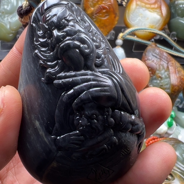 和田玉未镶嵌把件