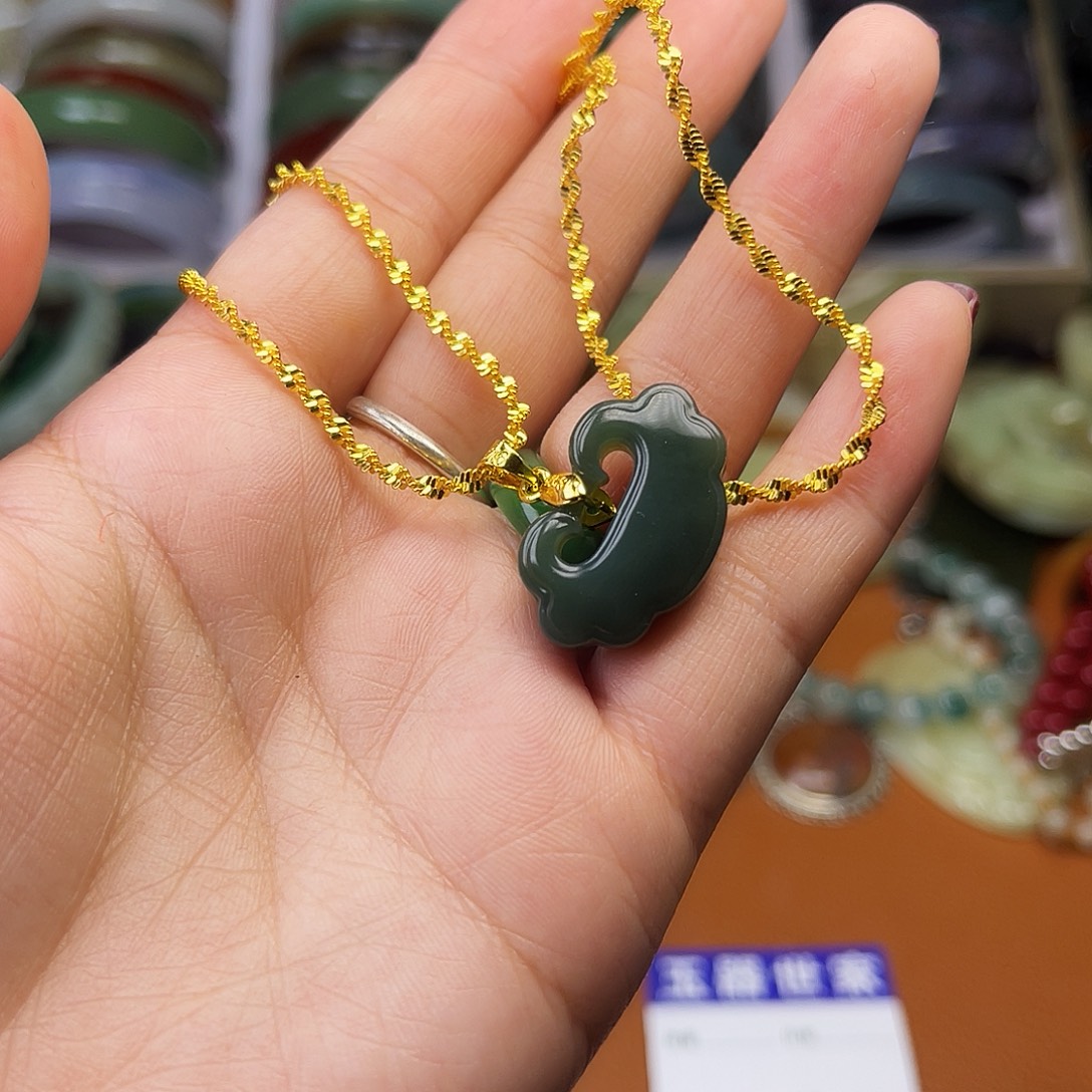 和田玉（糖玉）未镶嵌颈饰