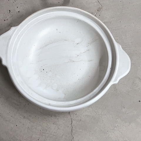 微瑕，明火，口径26，高度6底部有气泡，针孔黑点