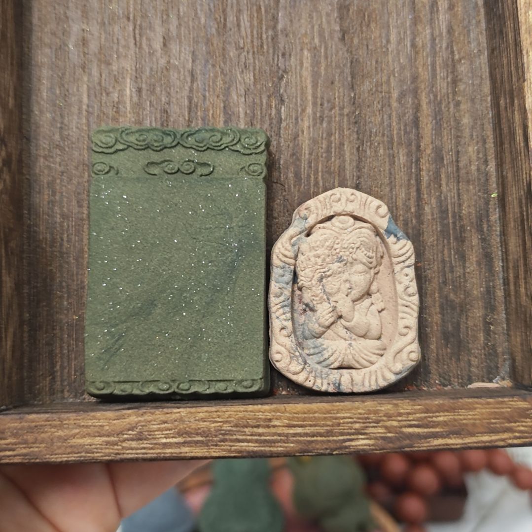 泥塑微瑕福利香牌两个