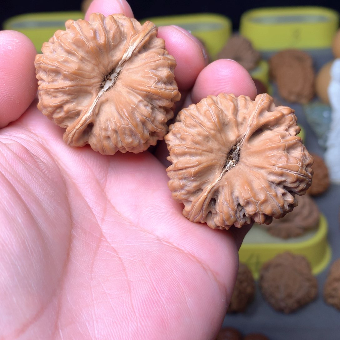 文玩核桃吊坠平谷聚宝盆