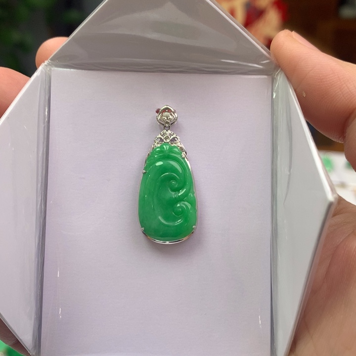 翡翠颈饰18K金镶嵌安*翡翠翡翠吊坠