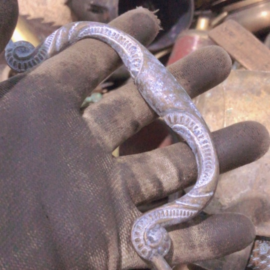 强***闪电购铜摆件工艺品