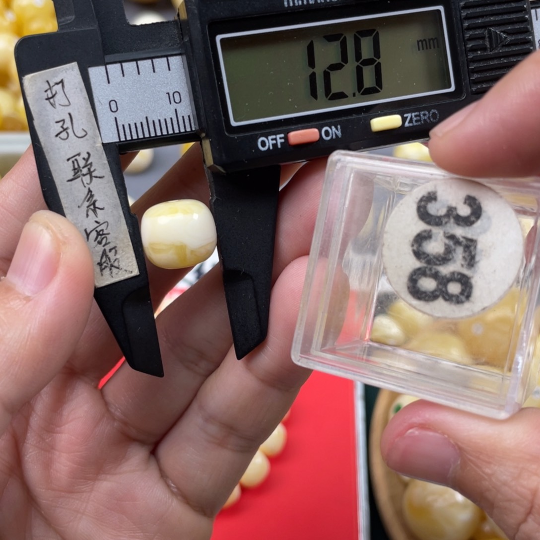 蜜蜡珠宝奇石未镶嵌