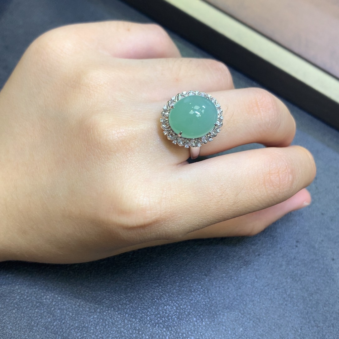 翡翠18K金镶嵌颈饰翡翠