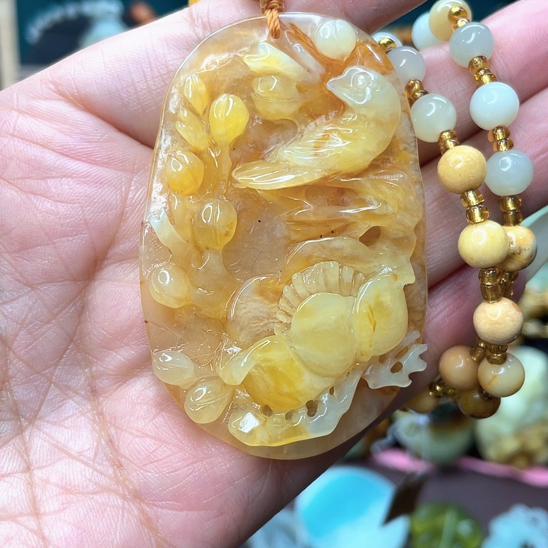 蛇纹石玉颈饰未镶嵌