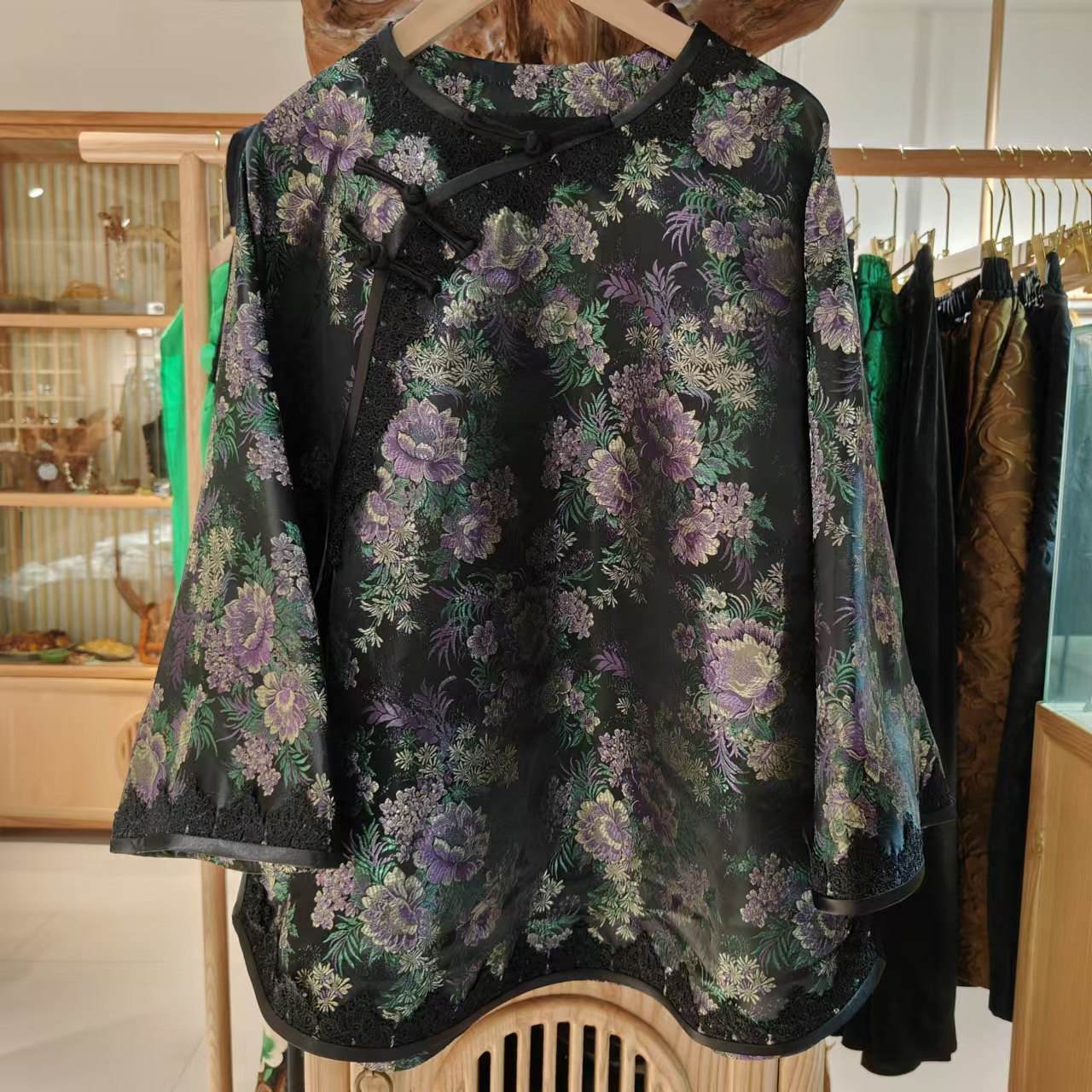 凤徕兮私人定制黑底紫花提花斜襟盘扣圆领上衣（LS502）