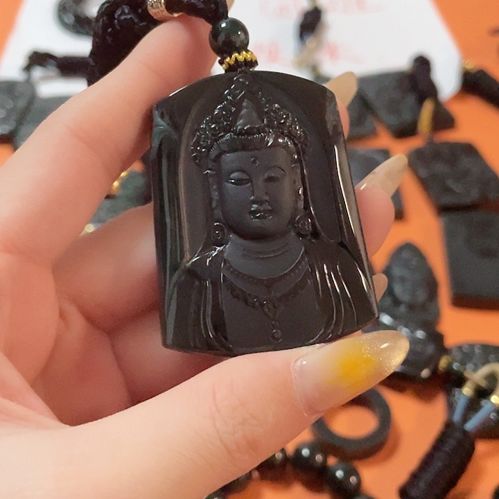 翡翠颈饰未镶嵌飞*