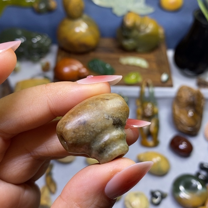 岫岩河磨玉（透闪石质玉）未镶嵌挂件三通1.8