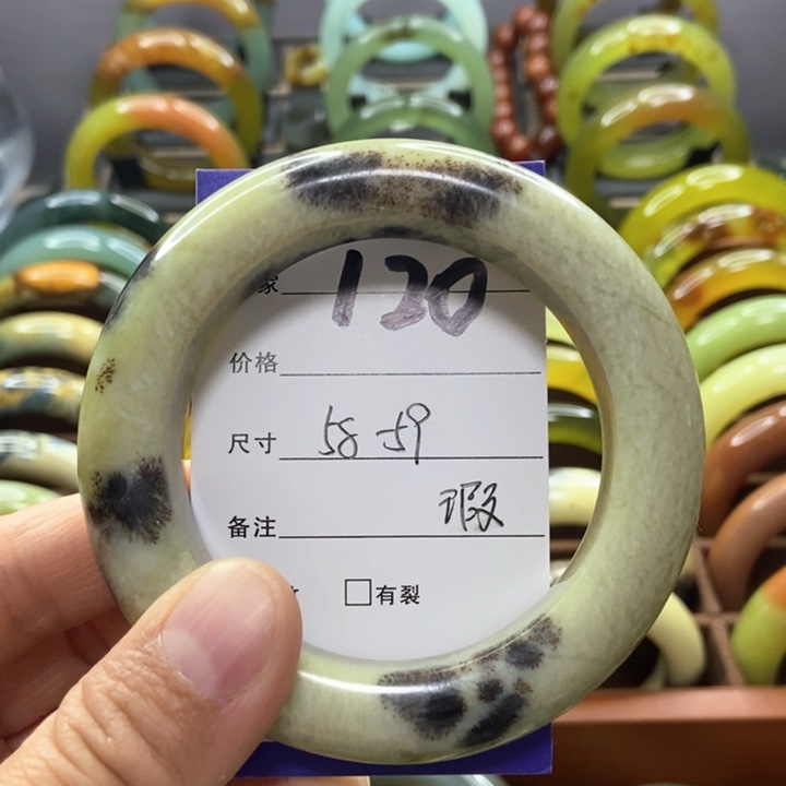 蛇纹石玉手镯未镶嵌