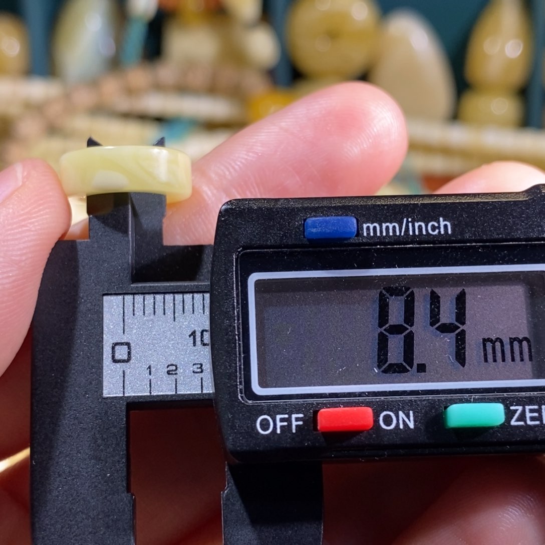 蜜蜡裸石未镶嵌劳***三配饰