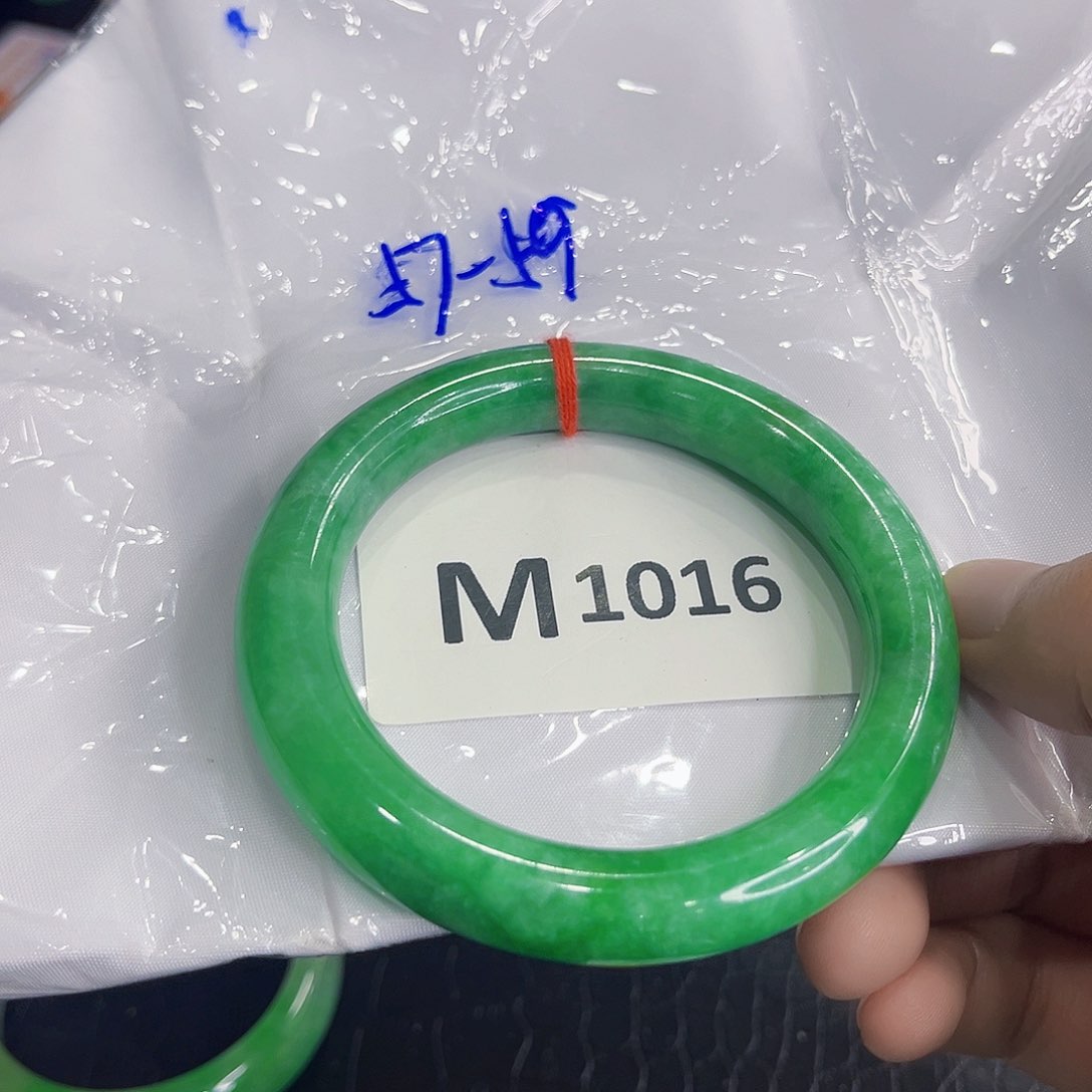 翡翠手镯未镶嵌手镯