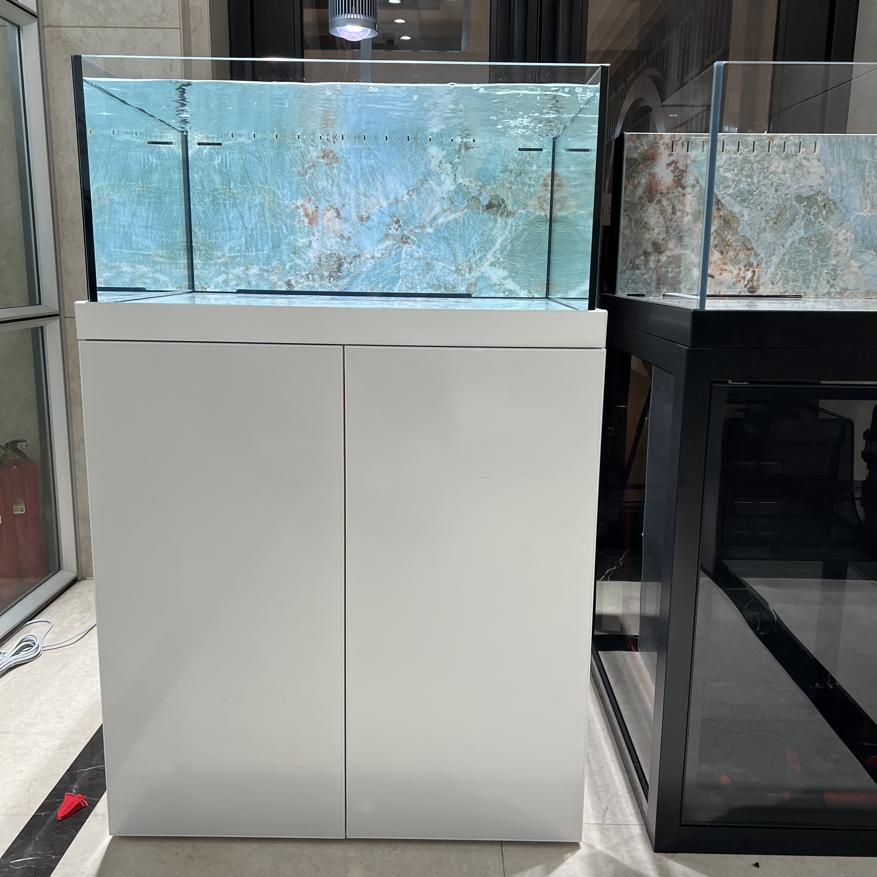 隐藏式出水80方缸极窄溪流缸金晶五线全套岩板底滤水工业风兰寿缸