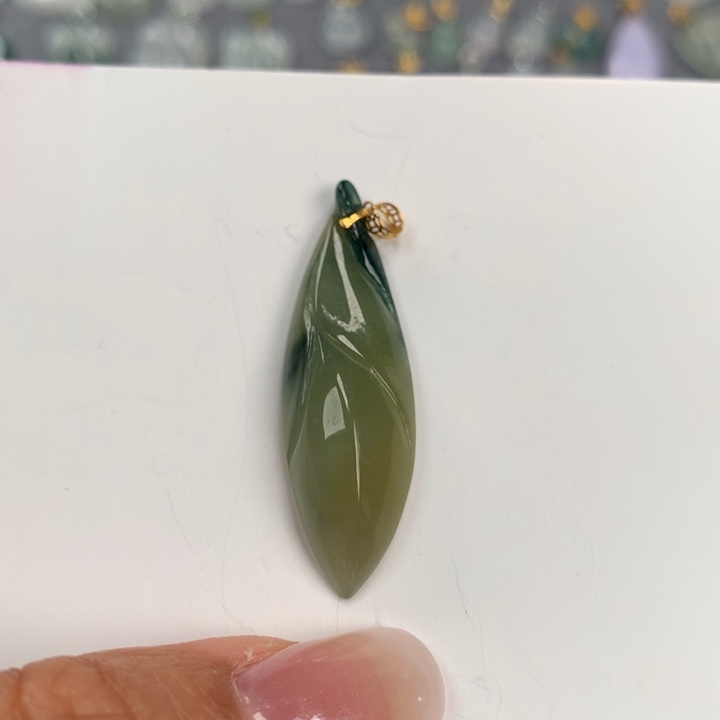 翡翠颈饰18K金镶嵌叶子