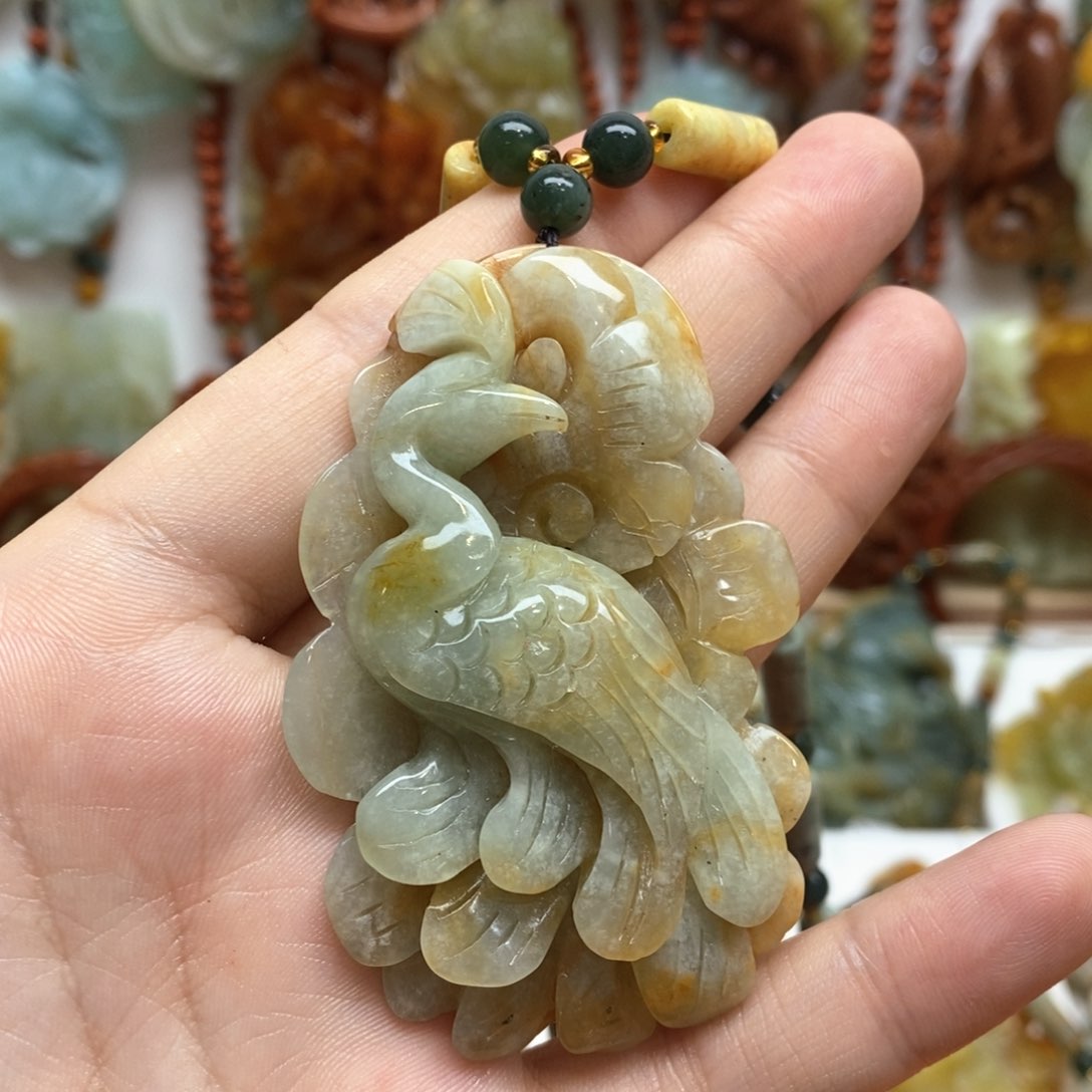 蛇纹石玉颈饰未镶嵌