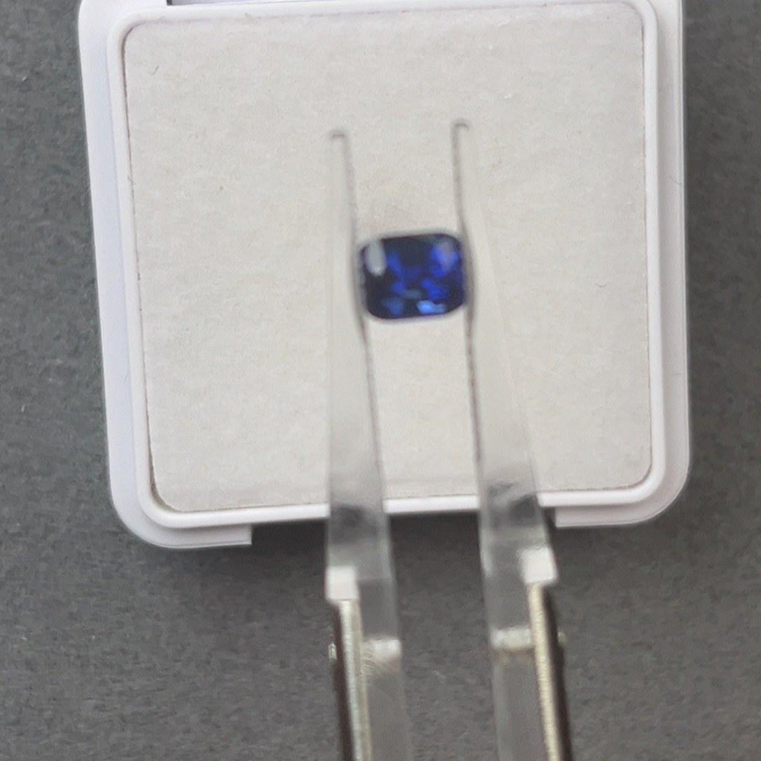 蓝宝石裸石未镶嵌天然老烧皇家蓝1.03CT