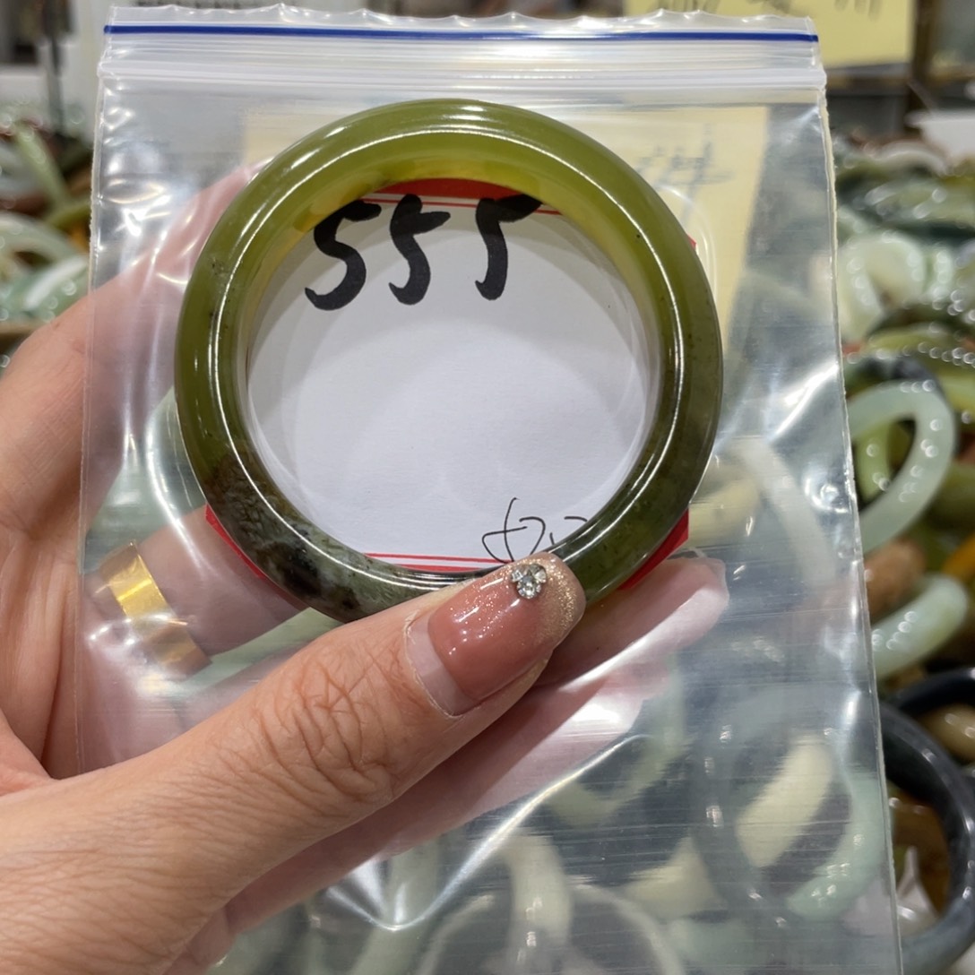 蛇纹石玉手镯未镶嵌