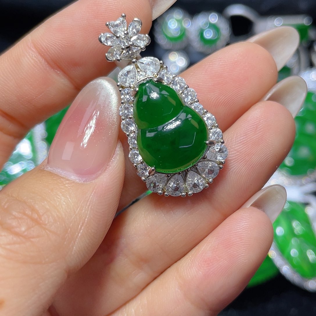 翡翠颈饰银S925镶嵌翡翠