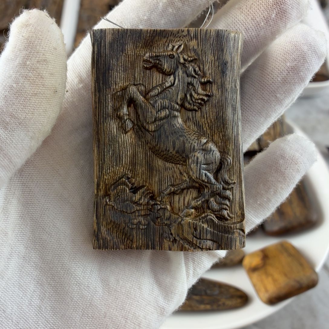 沉香碎屑沉香马到成功雕刻牌18g福利价