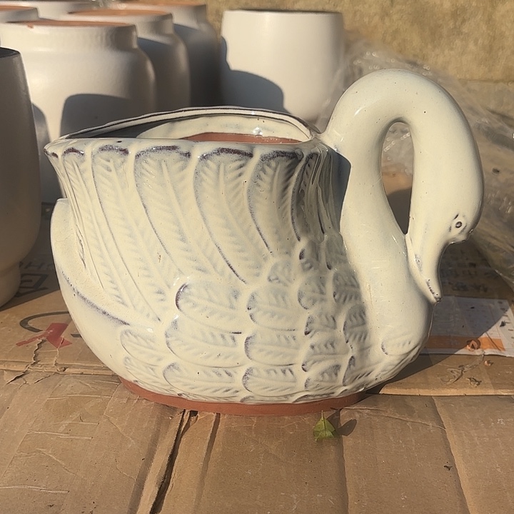 红陶白鹅一个口径18高度18*26