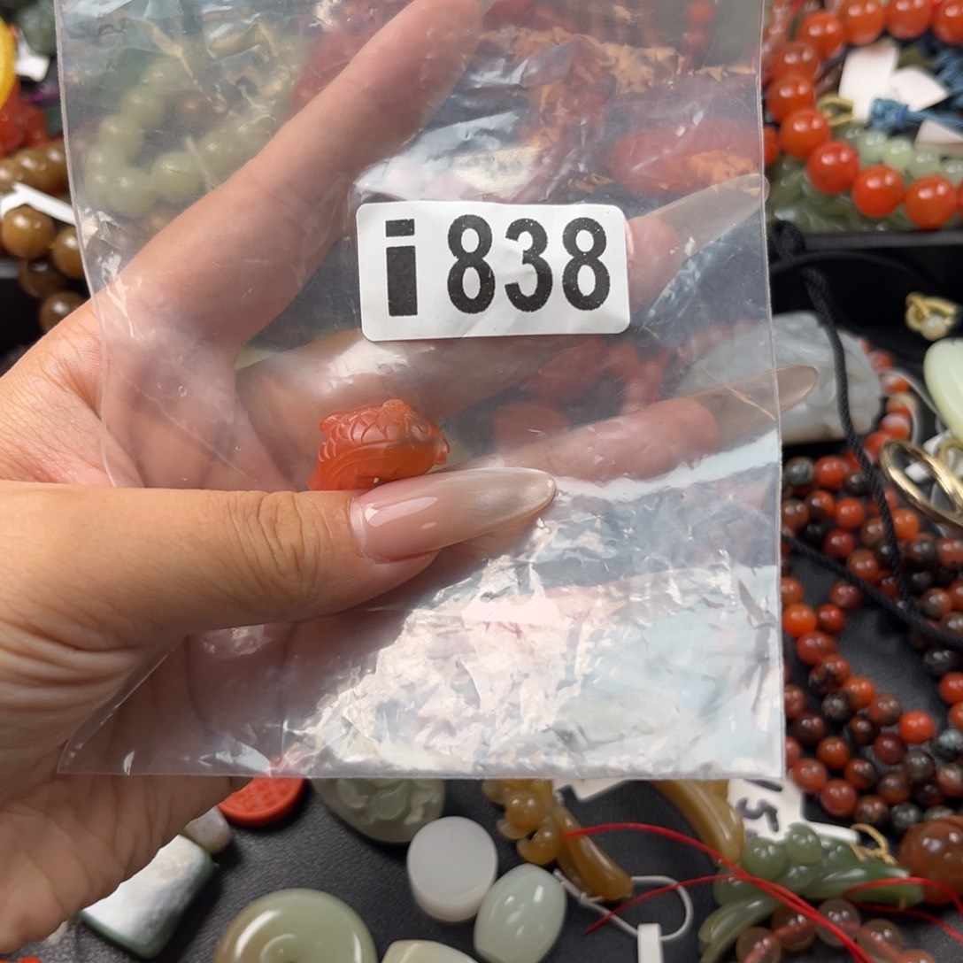 南红玛瑙未镶嵌珠宝奇石