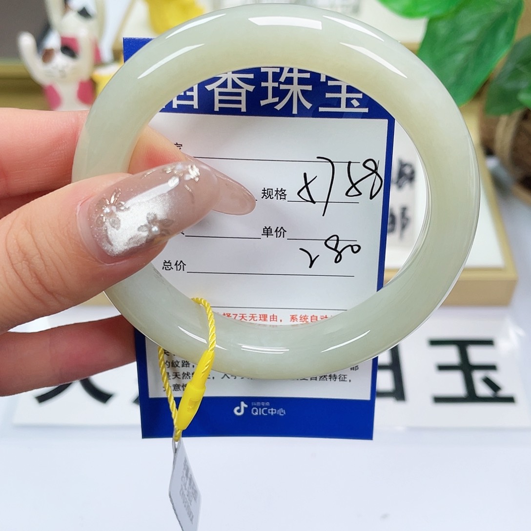 和田玉手镯未镶嵌