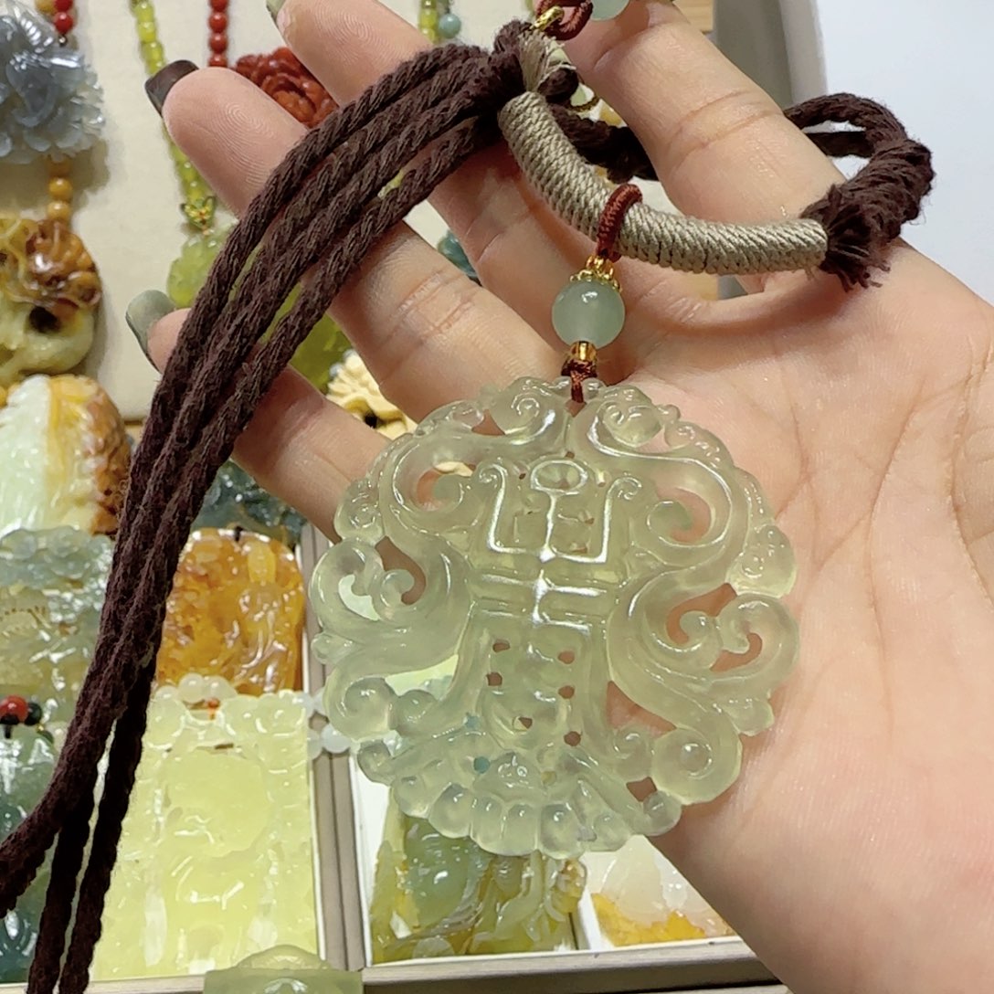 未镶嵌蛇纹石玉吊坠