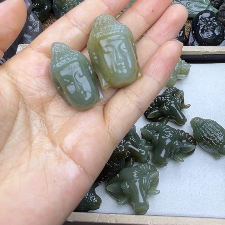 集***》和田玉未镶嵌挂件