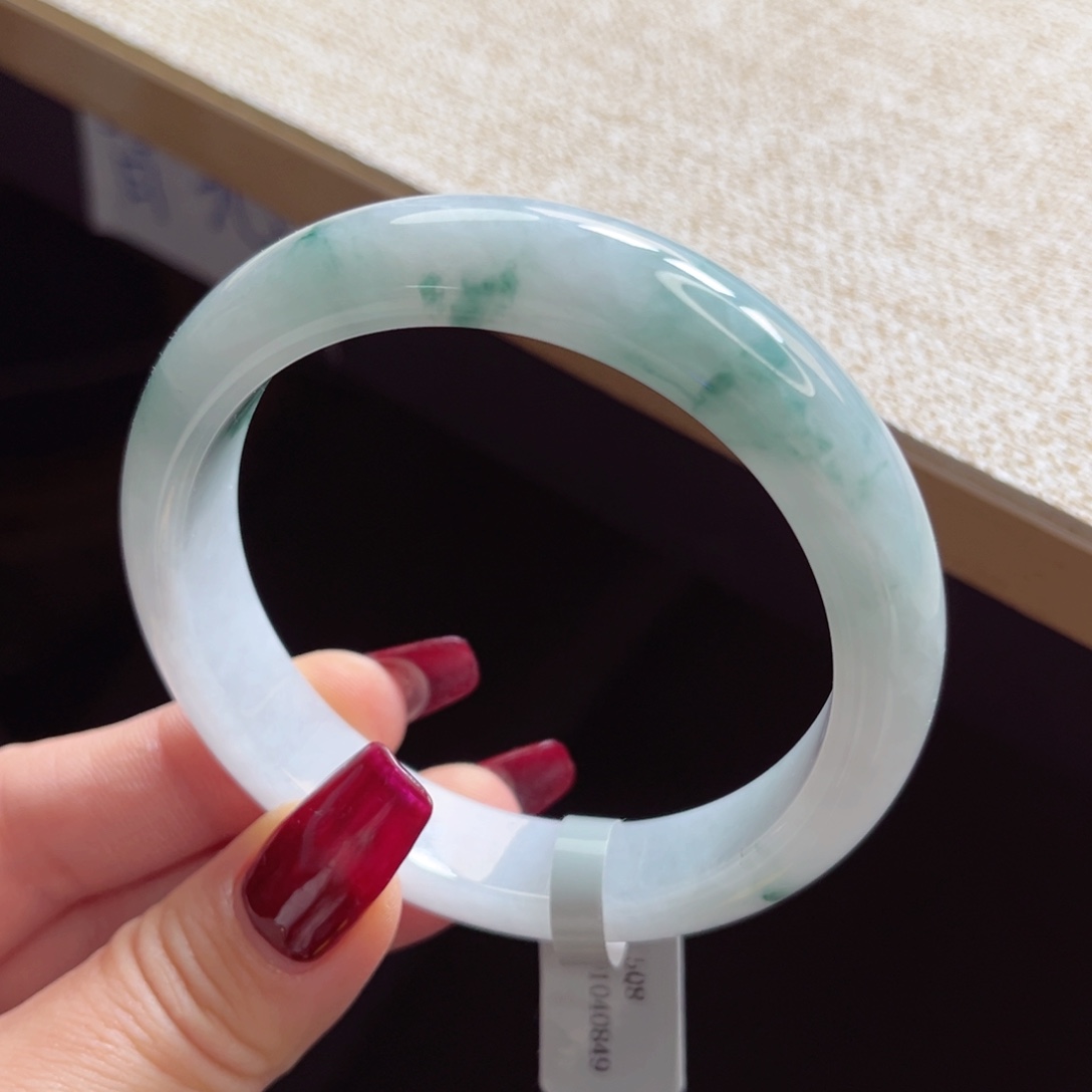 翡翠手镯未镶嵌手镯