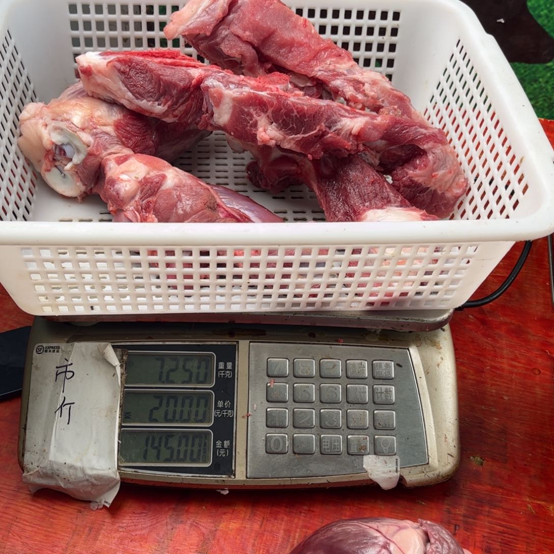 中国大陆30包装散养在大山上的土猪肉