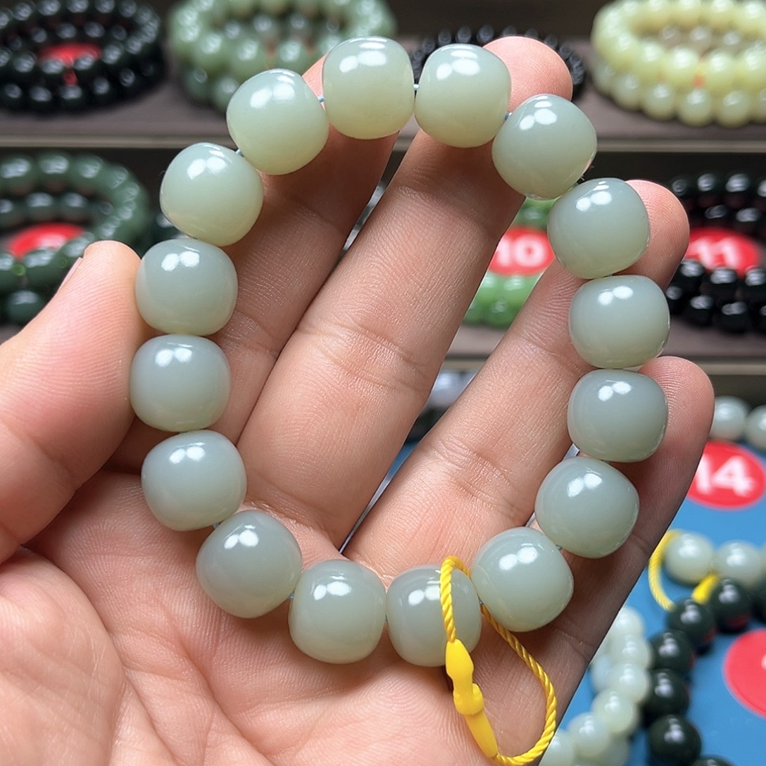 宏***屹和田玉未镶嵌手链