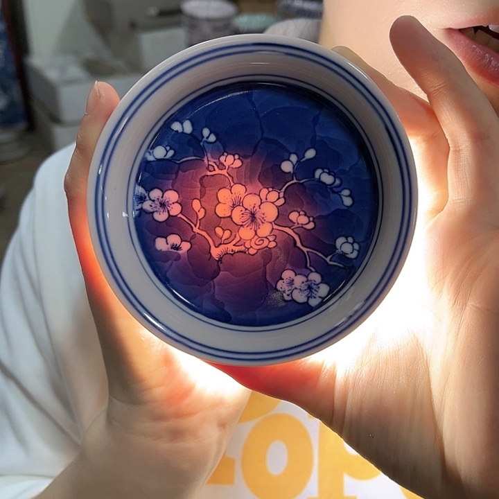 瓷片//////直径10厘米。红。