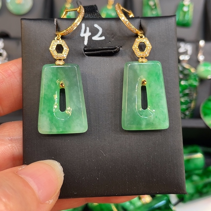 英***^18K金镶嵌翡翠耳饰方糖