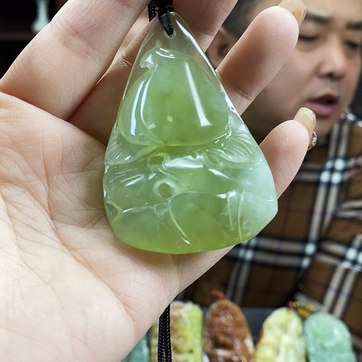 蛇纹石玉吊坠未镶嵌