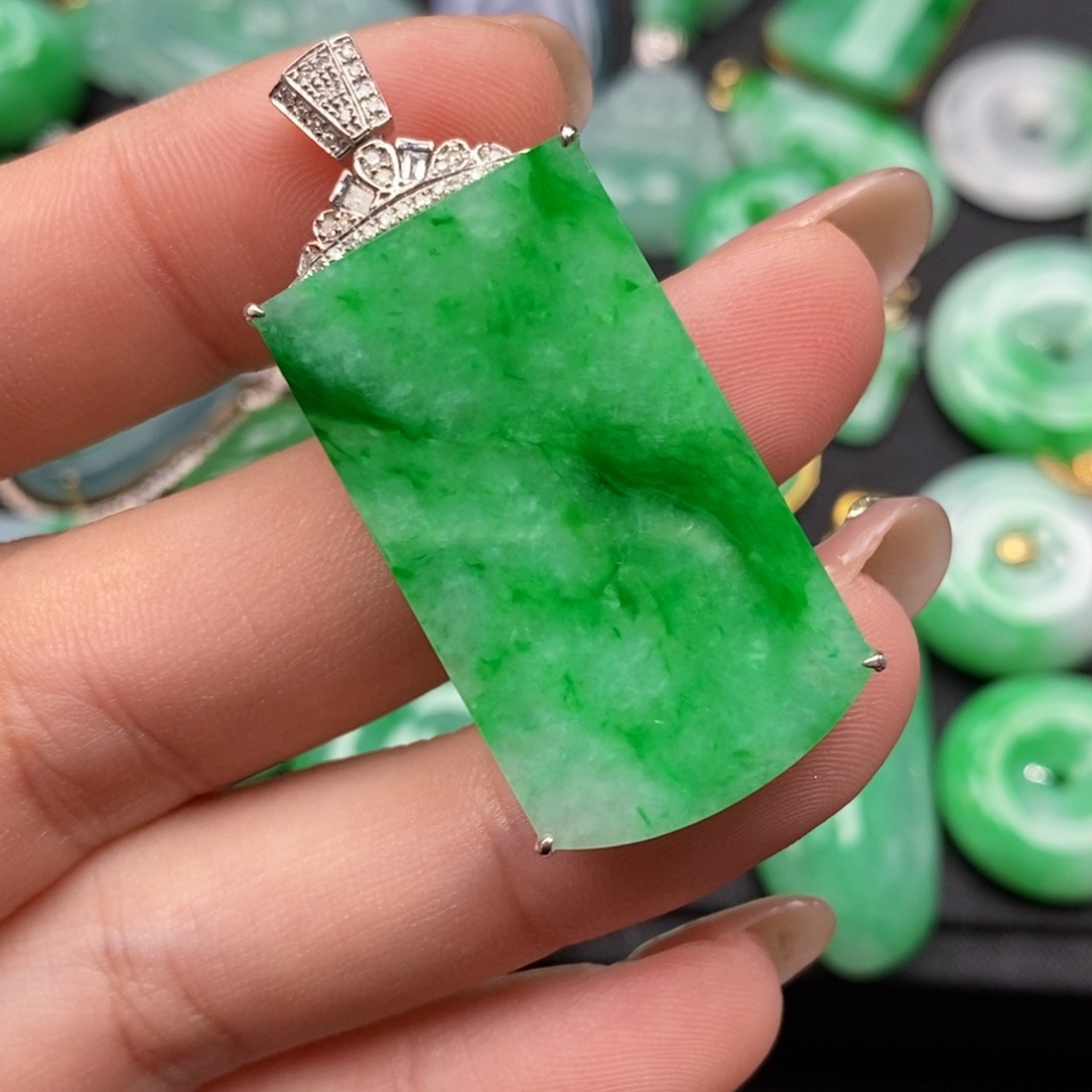 翡翠颈饰18K金镶嵌贾*哈翡翠